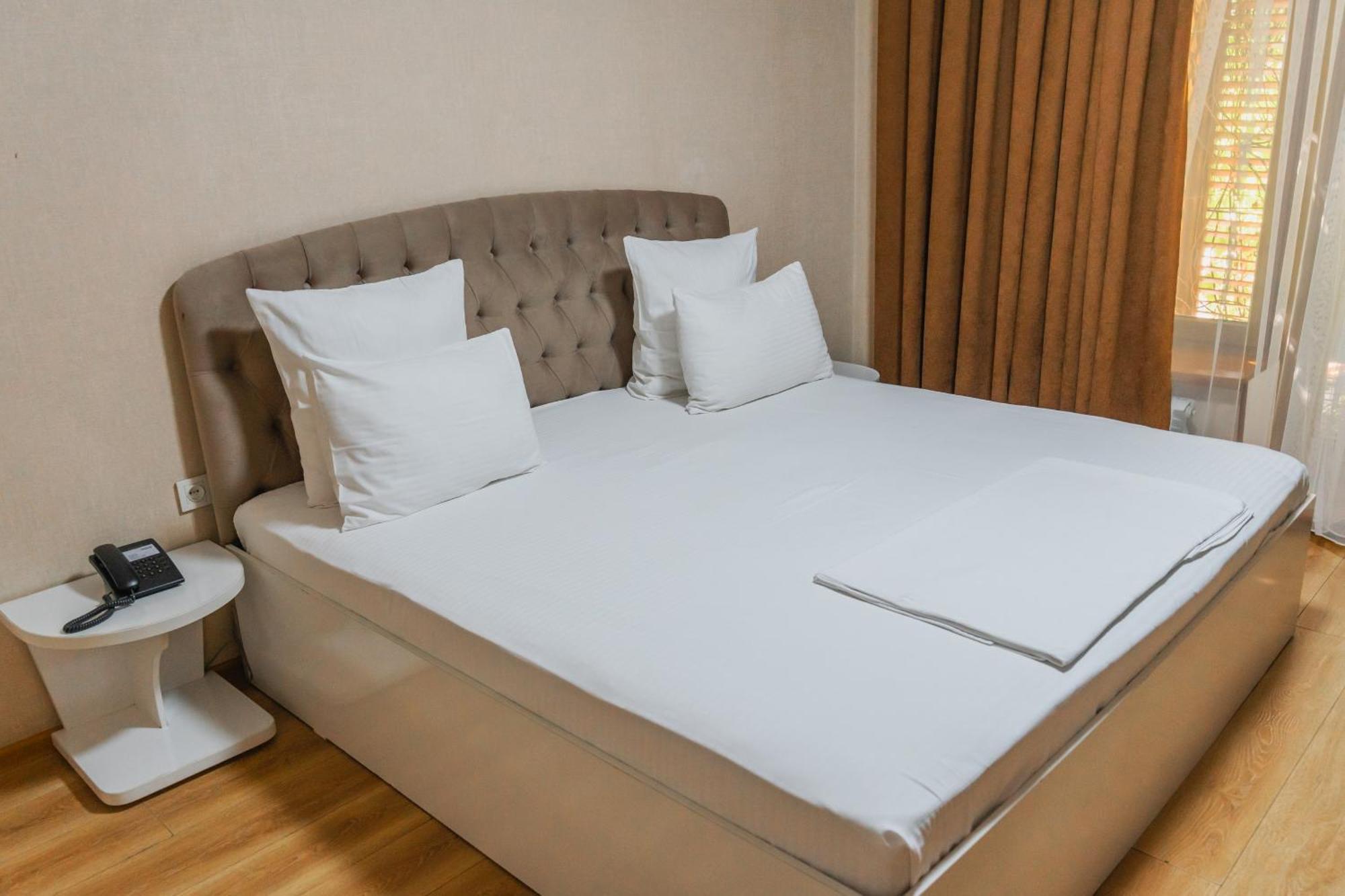Altair Hotel Shymkent Ngoại thất bức ảnh