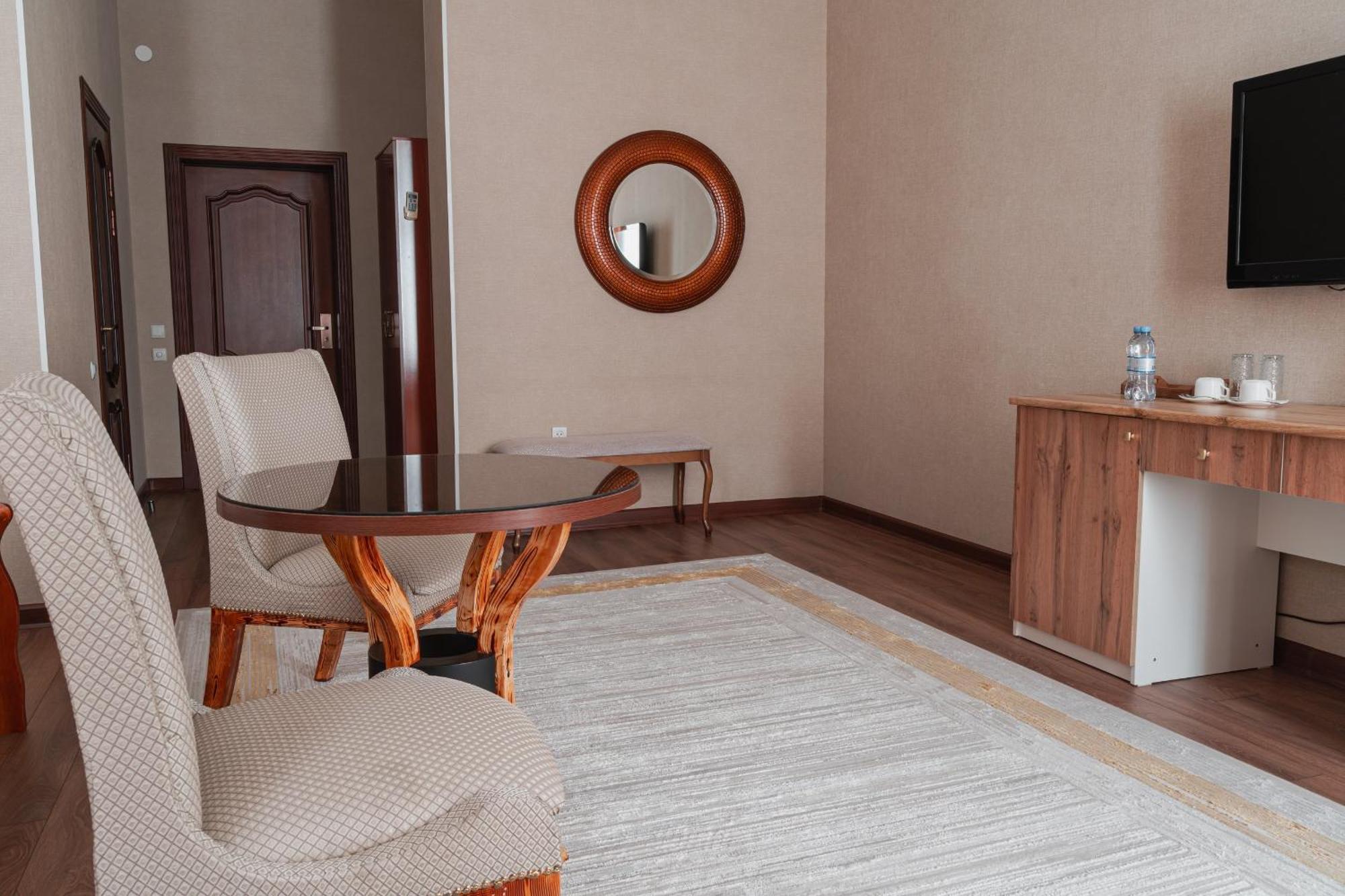 Altair Hotel Shymkent Ngoại thất bức ảnh
