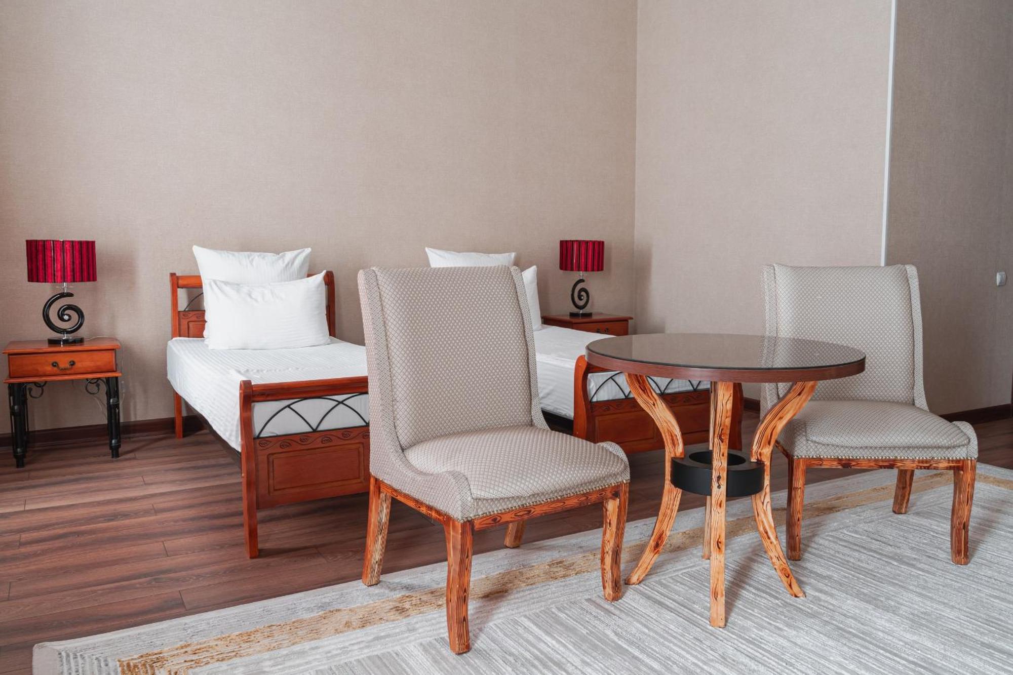 Altair Hotel Shymkent Ngoại thất bức ảnh