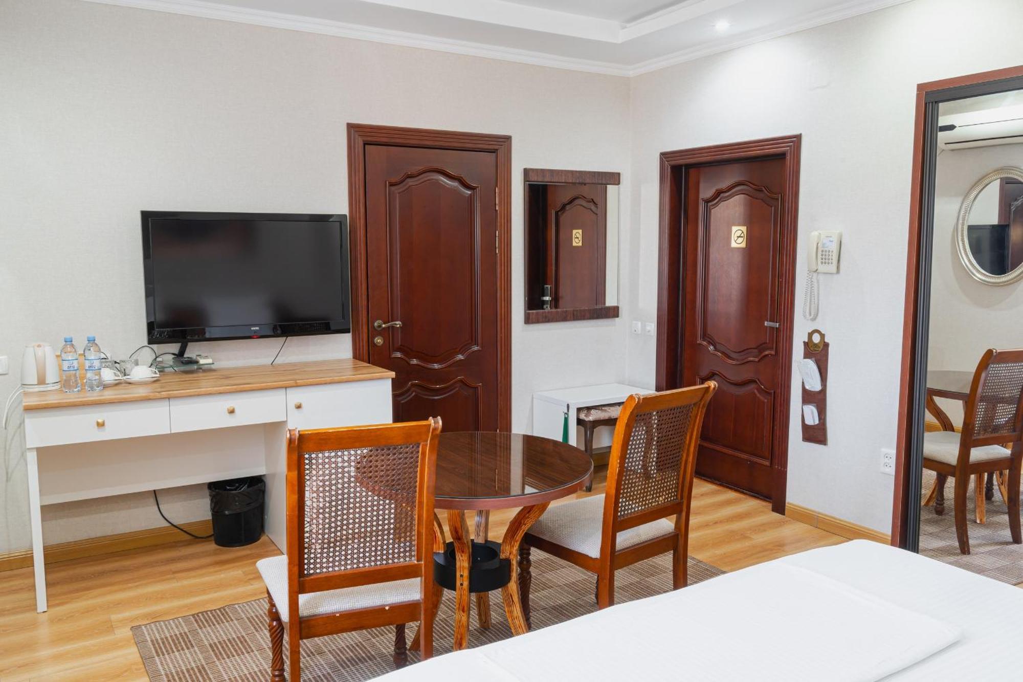 Altair Hotel Shymkent Ngoại thất bức ảnh