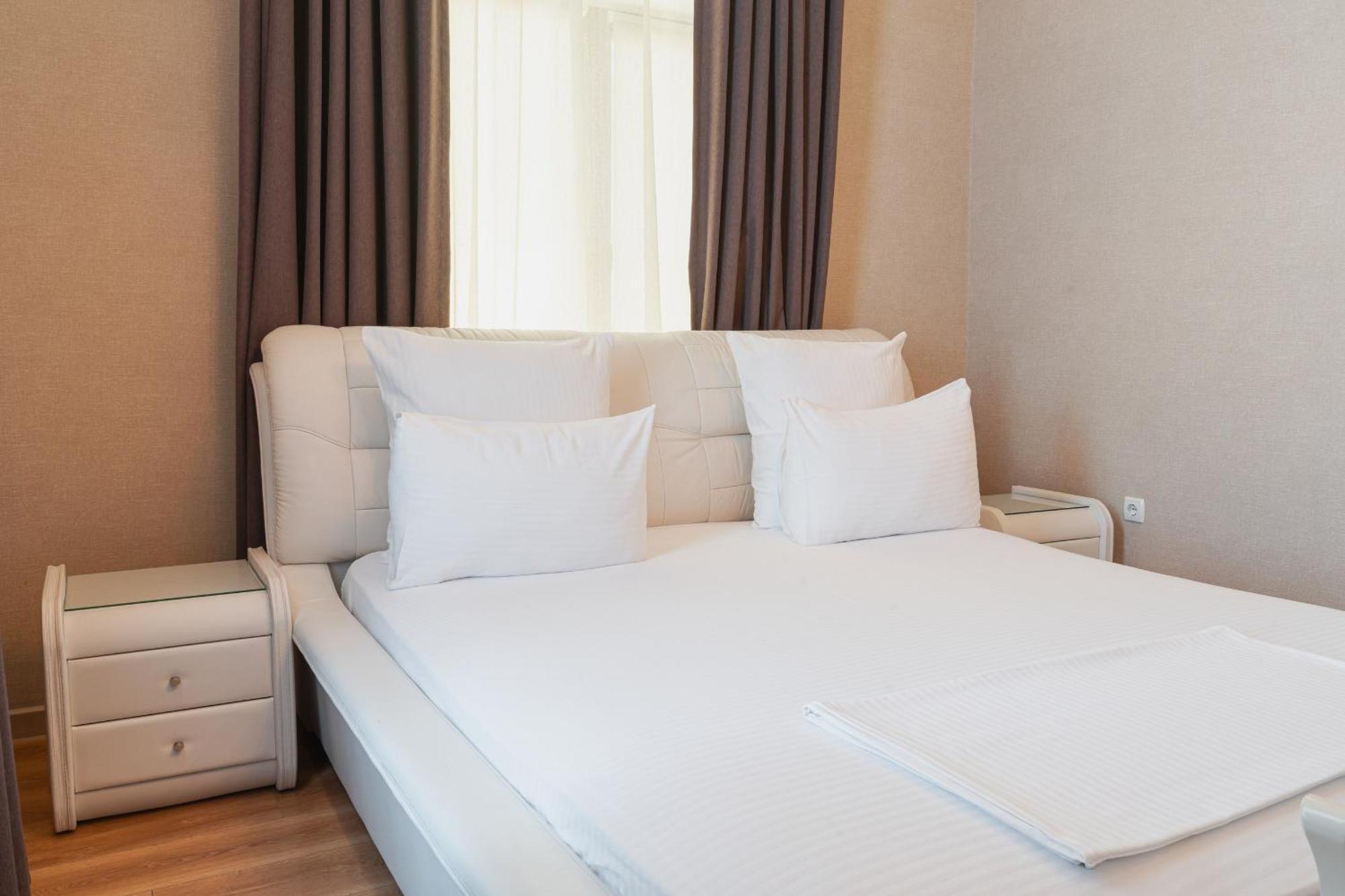 Altair Hotel Shymkent Ngoại thất bức ảnh
